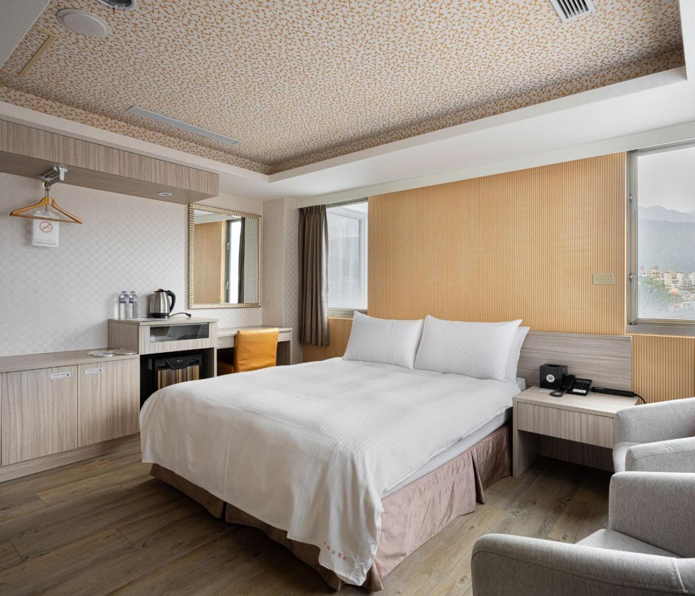 West Hotel Puli Bagian luar foto