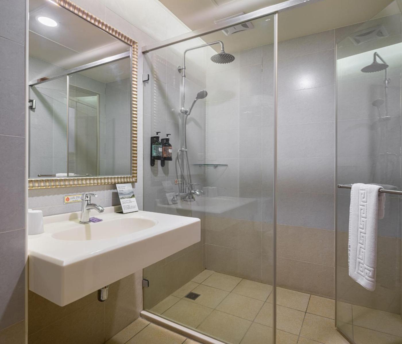 West Hotel Puli Bagian luar foto